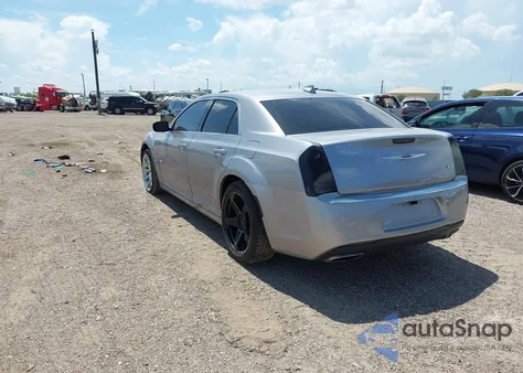 2015 Chrysler 300 Limited z USA, uszkodzony, nr VIN 2C3CCAAG2FH766200